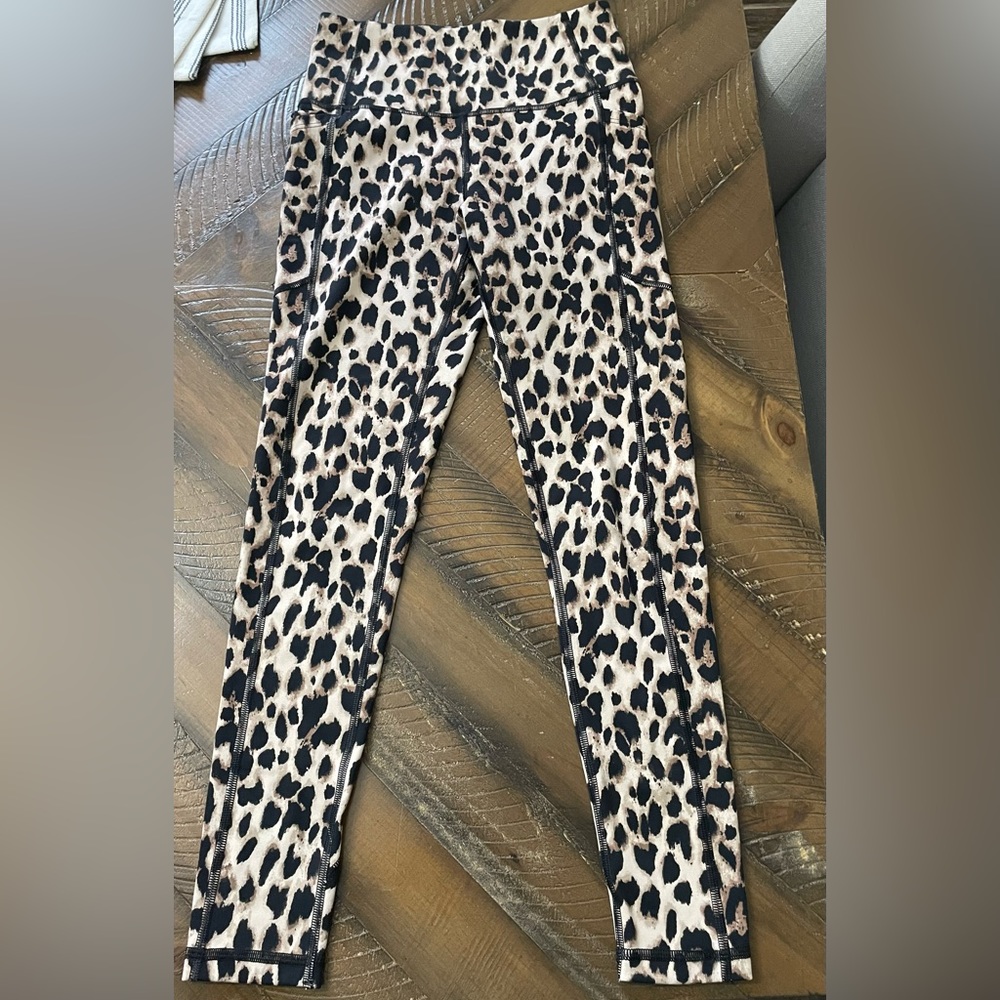 Victoria Secret Animal‎ Print Leggings Size Small - Picture 2 of 6